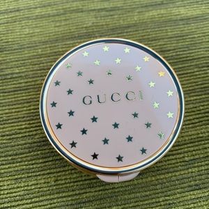 Gucci Luminous Matte Beauty Blush in 05 Rosy Beige.